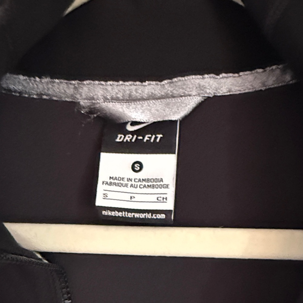 Nike Women's Dri-Fit Black Full-Zip Jacket - Picture 6 of 7
